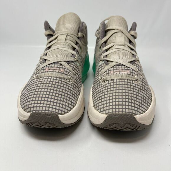 Athletic_Shoes